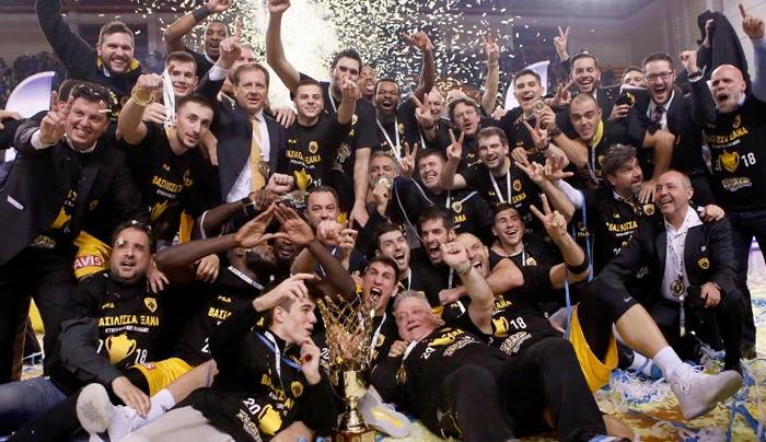 H AEK Kυπελλούχος Ελλάδος στο μπάσκετ! Πήρε… φωτιά το ξενοδοχείο!
