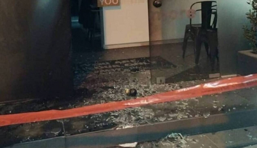 Χαρδαλιάς: Τι κατέγραψαν οι κάμερες από την εμπρηστική επίθεση στα καταστήματα της συζύγου του