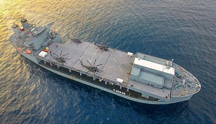 Δείτε την τεράστια αμερικανική πλωτή βάση που θα βρίσκεται μόνιμα στη Σούδα [βίντεο]