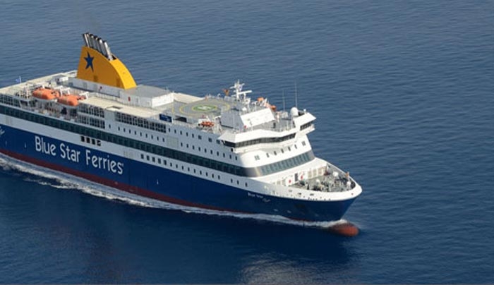 Σύγκρουση πλοίων στο λιμάνι της Καλύμνου - Μπλέχτηκε η άγκυρα του Blue Star Patmos