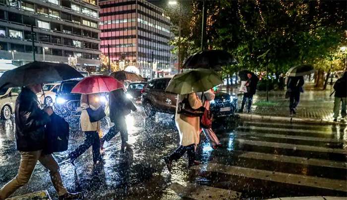 Καιρός σήμερα: Βροχές και καταιγίδες σε νησιά και στην ηπειρωτική Ελλάδα – Δεν ξεπερνά τους 18 βαθμούς η θερμοκρασία