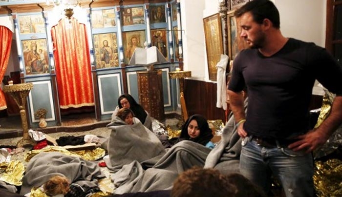 Μυτιλήνη: Άνοιξαν τις εκκλησίες για τους διασωθέντες πρόσφυγες – Οι συγκλονιστικές μαρτυρίες πριν το ναυάγιο