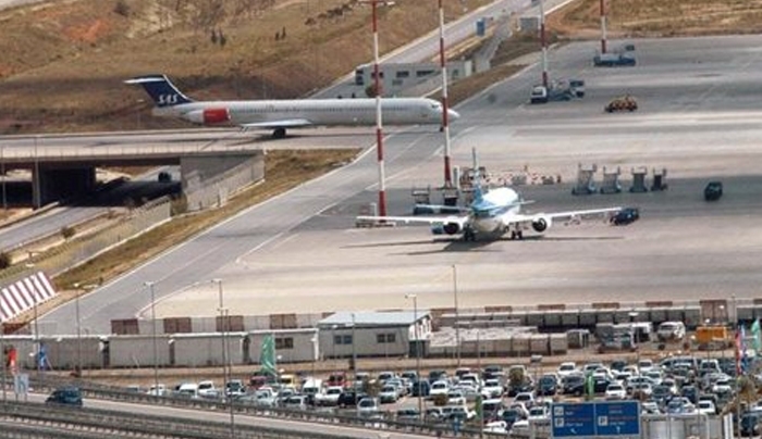 Reuters: Η Αθήνα επιδιώκει να αλλάξει τη συμφωνία με την Fraport για τα περιφερειακά αεροδρόμια