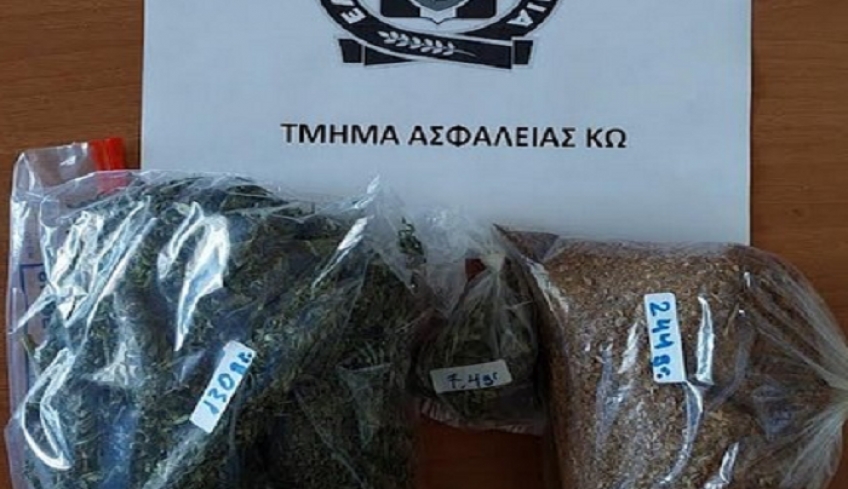 Συνελήφθησαν δύο ημεδαποί για κατοχή ναρκωτικών και λαθραίων καπνικών προϊόντων