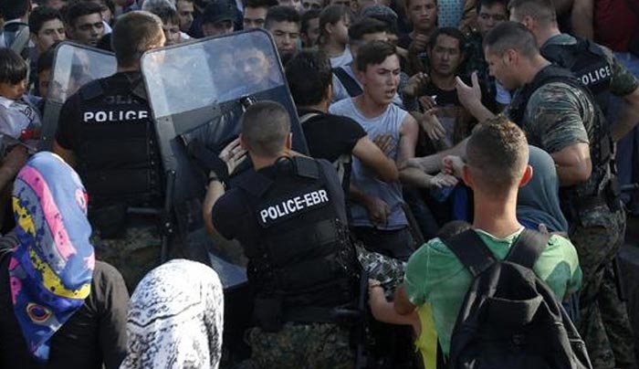 Προκλητικά παιχνίδια από τα Σκόπια: Χρησιμοποιούν το προσφυγικό για να ενταχθούν στο NATO!