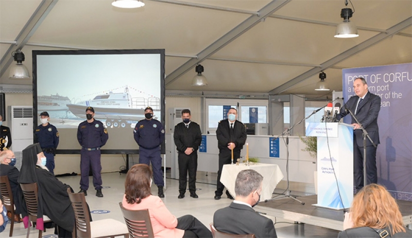 Το τρίτο από τα 15 νέα περιπολικά σκάφη με σύγχρονο ιατρικό εξοπλισμό παρέδωσε στην Κέρκυρα ο ΥΝΑΝΠ Γιάννης Πλακιωτάκης