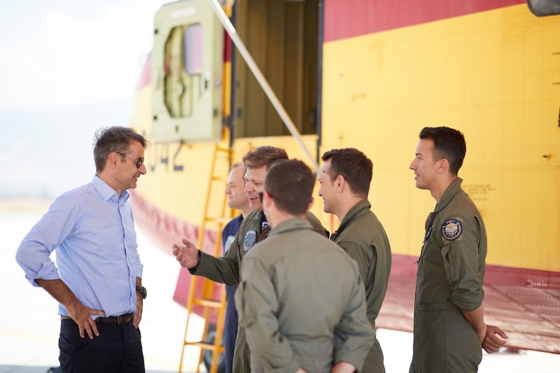 Επίσκεψη του Προέδρου της Νέας Δημοκρατίας στη βάση των Canadair στο στρατιωτικό αεροδρόμιο της Ελευσίνας