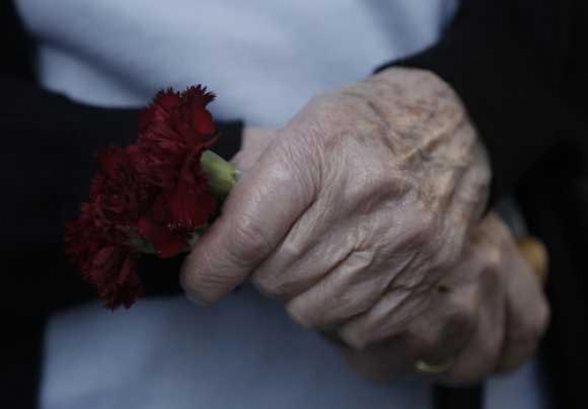 Κατάργηση εφάπαξ και πλαφόν στις συντάξεις ζητούν οι δανειστές