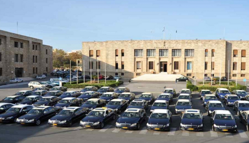 Κ. Αχ. Καραμανλής: Ετοιμάζεται υπουργική απόφαση για αύξηση του αριθμού επιβατών στα ταξί