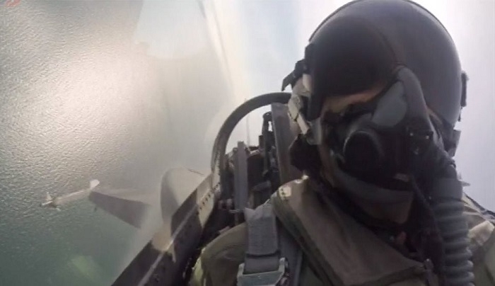 Συγκίνησε ο πιλότος της ομάδας Ζευς: Ετούτος δω ο λαός δεν γονατίζει παρά μονάχα μπροστά στους νεκρούς του