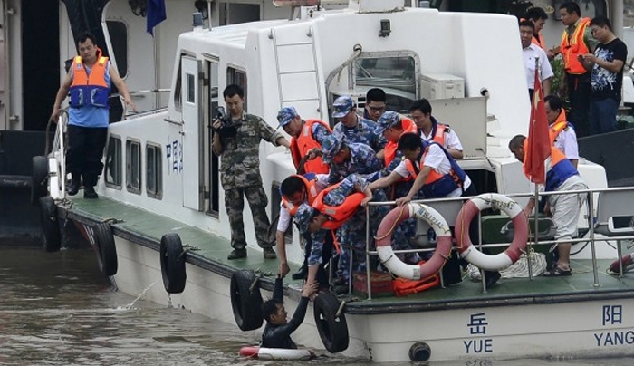 Κίνα: Έφτασαν τους 65 οι νεκροί του ναυαγίου