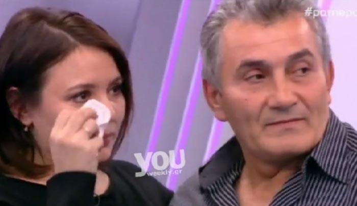 Ράγισαν καρδιές! Η επανασύνδεση της 38χρονης από τον Βόρειο Πόλο με τον Έλληνα πατέρα της (βίντεο)
