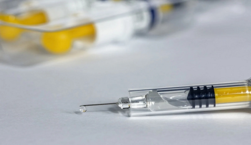 Μόσιαλος για κορονοϊό: Αυτά είναι τα ερωτήματα για το εμβόλιο της Pfizer - «Πρόκειται για εντυπωσιακή ανακοίνωση»