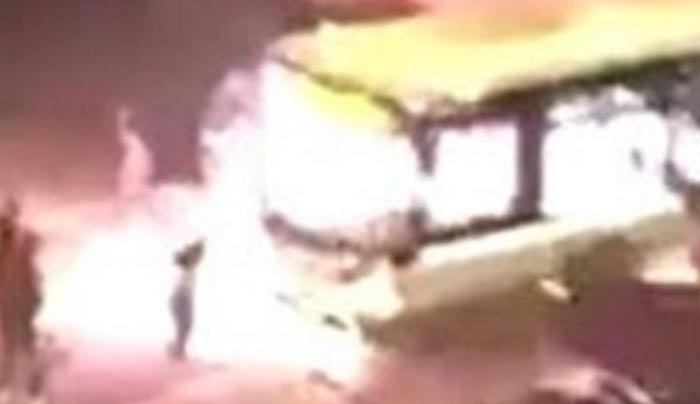 Παρίσι: Μουσουλμάνοι μετανάστες πυρπόλησαν λεωφορείο με μολότοφ -Φώναζαν Allahu Akbar [βίντεο]