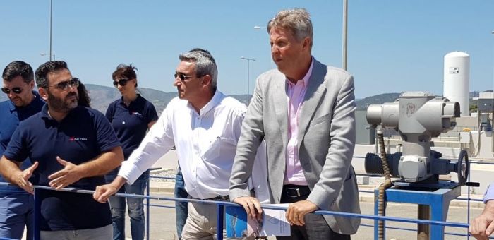 Εύσημα του εκπροσώπου της Ευρωπαϊκής Επιτροπής, Willibrordus Sluijters, στην Περιφερειακή Αρχή, για την ολοκλήρωση και λειτουργία του Φράγματος Γαδουρά