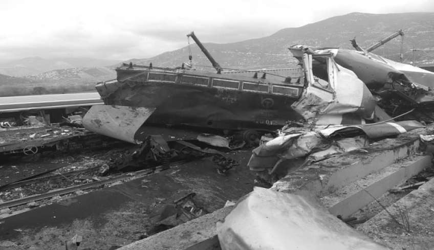 Εθνική τραγωδία στα Τέμπη: Ώρες αγωνίας, αναζητούν αγνοούμενους στα social media, λίστα με τα ονόματα τραυματιών