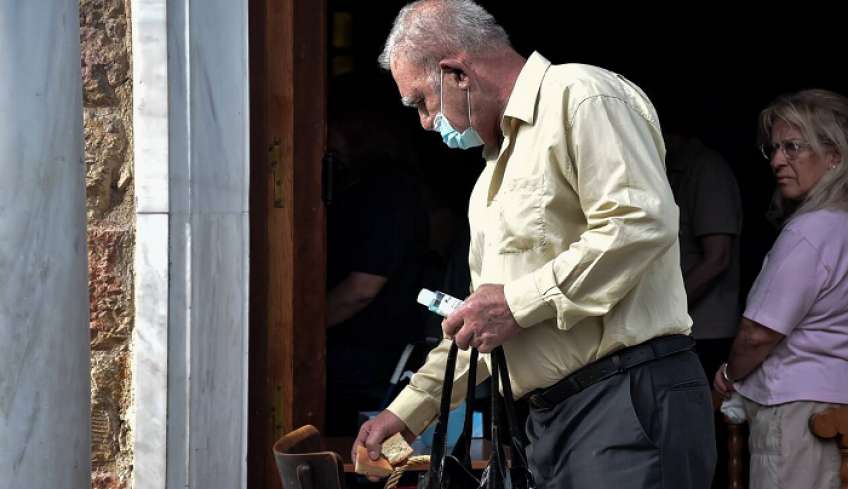 Πάσχα στο χωριό αλλά, με προσοχή! Μάσκες στους ναούς και εστίαση με πιστοποιητικά