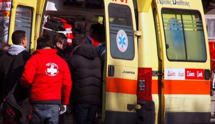 Σκάνδαλο: Προσέλαβαν στα νοσοκομεία κομμώτριες και... σαλεπιτζήδες!
