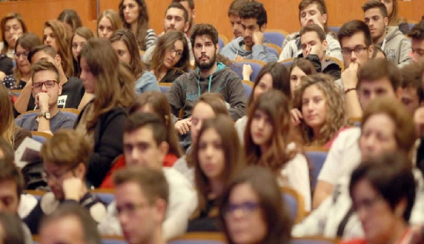 Φορολογική παγίδα για χιλιάδες φοιτητές – Πώς θα επιβαρυνθούν