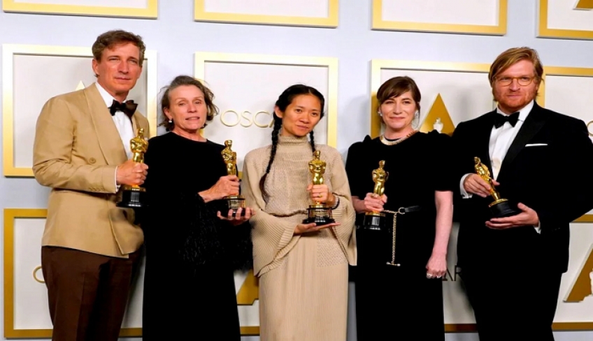 Όσκαρ 2021: «Σάρωσε» το «Nomadland» με βραβείο καλύτερης ταινίας, σκηνοθεσίας και α&#039; γυναικείου ρόλου (βίντεο)