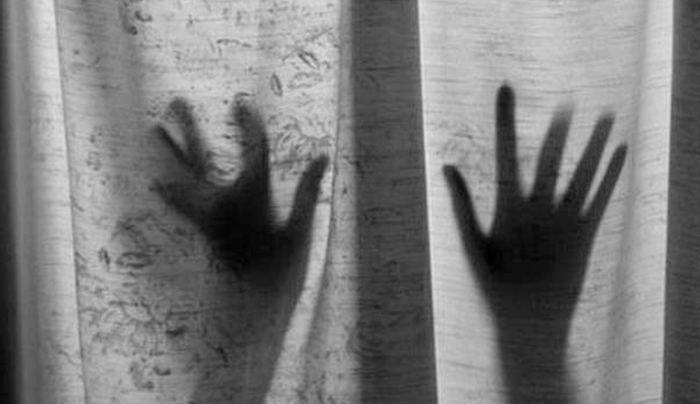 Φρίκη στη Ρόδο: «Μπήκε με κλειδί στο σπίτι μου και με βίασε»