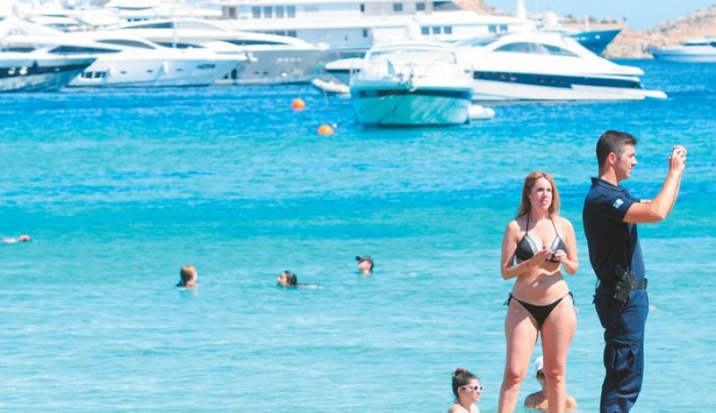 «Επίδομα Μυκόνου» στους δημοσίους υπαλλήλους