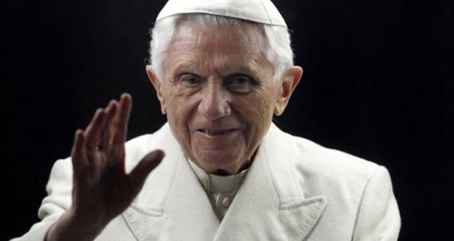 O πάπας Βενέδικτος «ξήλωσε» 400 παιδόφιλους ιερείς