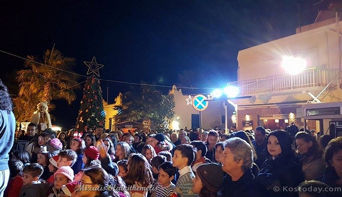 ΦΩΤΟ: Με ιδιαίτερη επιτυχία το Χριστουγεννιάτικο παζάρι στην Καρδάμαινα