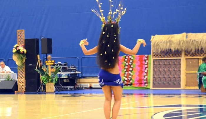 Αυτή η χορεύτρια από την Ταϊτή θα σας καθηλώσει! (Βίντεο)