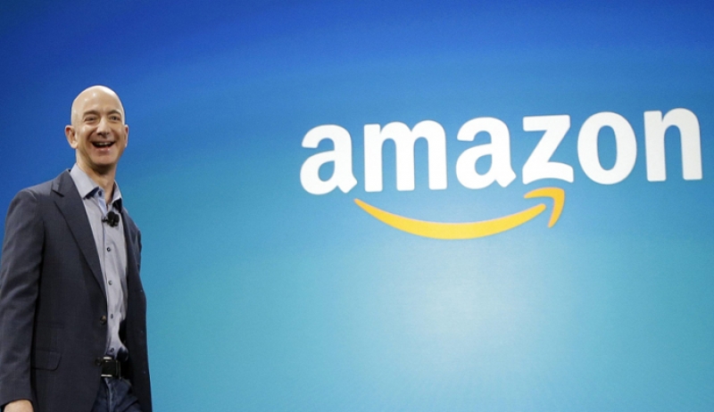 «Σαρώνει» η Amazon: Μπαίνει στην αγορά ρούχων για να γίνει ο μεγαλύτερος πωλητής των ΗΠΑ