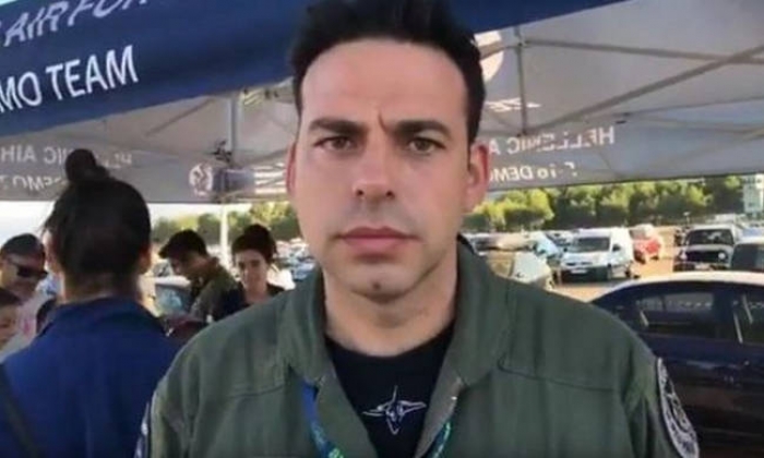 Γιώργος Παπαδάκης: Αυτός είναι ο πιλότος που συγκίνησε όλη την Ελλάδα (photo&amp;video)