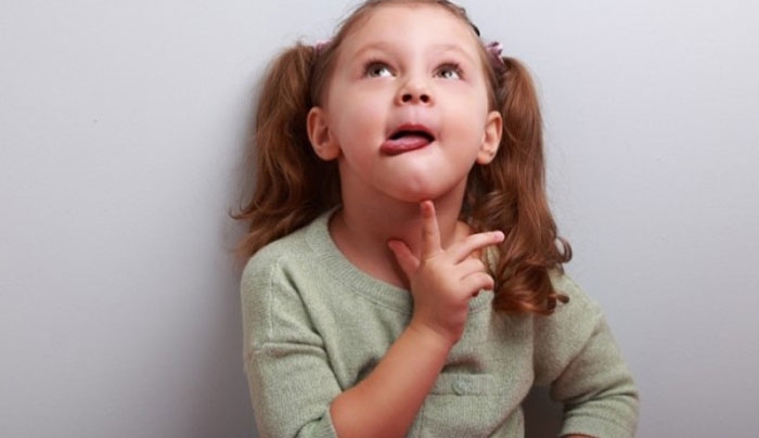 Γιατί τα παιδιά όταν σκέφτονται βγάζουν τη γλώσσα τους