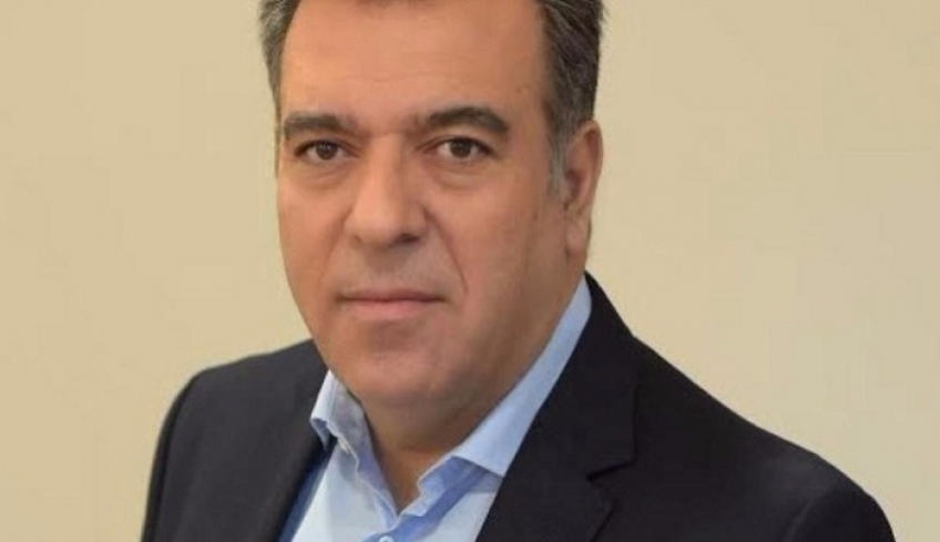 Μάνος Κόνσολας: Η πολιτική έχει παιδευτικό ρόλο, παράγει πρότυπα συμπεριφοράς