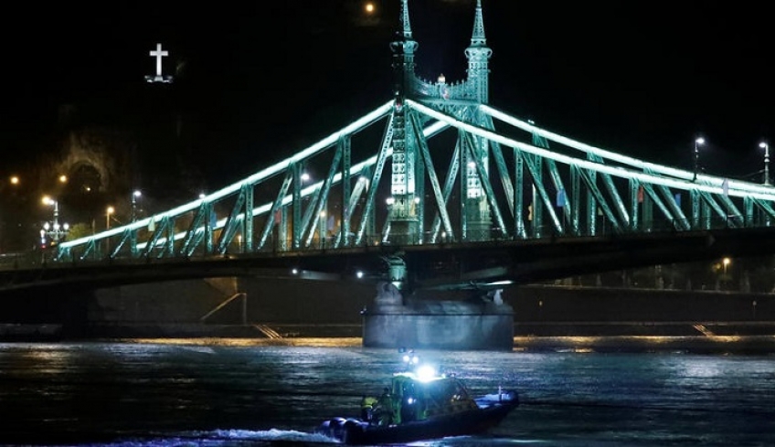 Ουγγαρία:Βυθίστηκε πλοιάριο με τουρίστες στο Δούναβη-7 νεκροί &amp; αγνοούμενοι