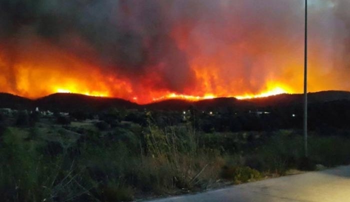 Καίγεται η Χίος – Εκκενώθηκαν χωριά - Ξημερώματα ξέσπασε μεγάλη πυρκαγιά στα νότια του νησιού