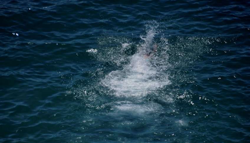Πνιγμοί στη θάλασσα: Επτά κολυμβητές «χάθηκαν» σε ένα 24ωρο - Τουρίστας τραυματίστηκε με τζετ σκι