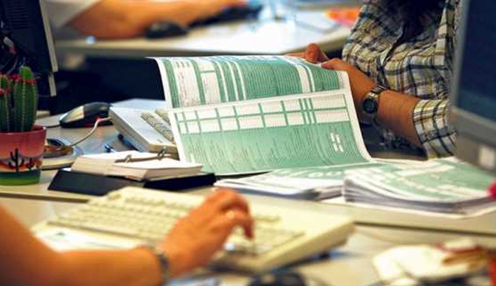 Εναλλακτικό σενάριο της κυβέρνησης για τρεις κλίμακες φόρου στα εισοδήματα