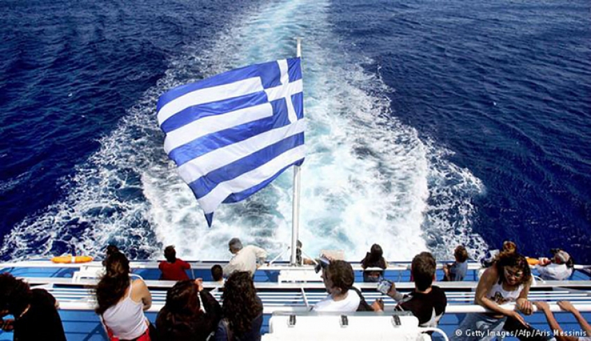 Ρίχνει 10 δισ. ευρώ ο τουρισμός στην οικονομία – Τι σημαίνει ανάκαμψη τύπου «V»