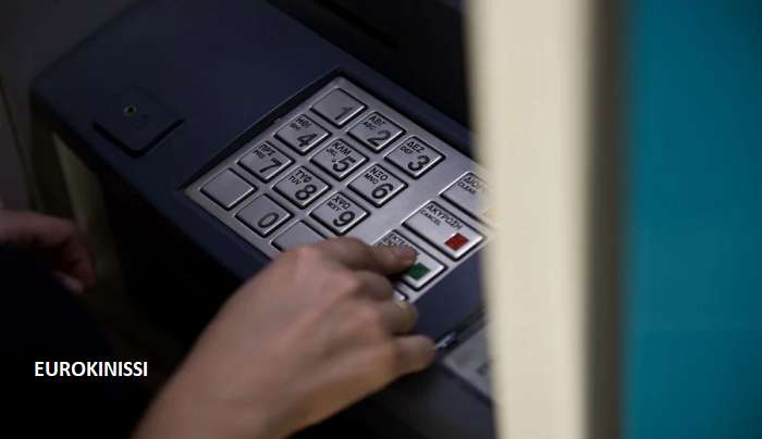 Σε προπληρωμένες κάρτες και με όριο αναλήψεων τα επιδόματα ΟΑΕΔ και ΟΠΕΚΑ