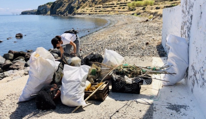 Στη Νίσυρο τα πλαστικά σκουπίδια μετατρέπονται σε πρώτη ύλη