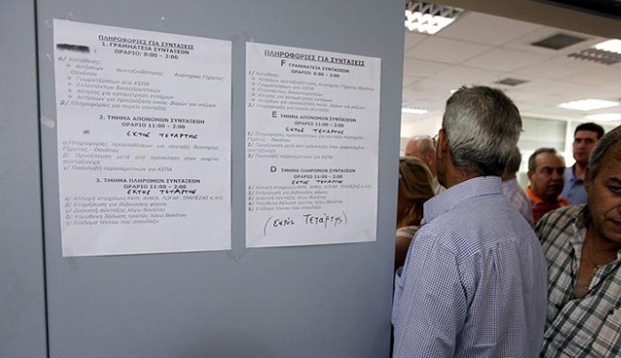 Πλάνο του υπουργείου Εργασίας για νέο «μαχαίρι» στο ΕΚΑΣ το 2017- Ποιους αφορά