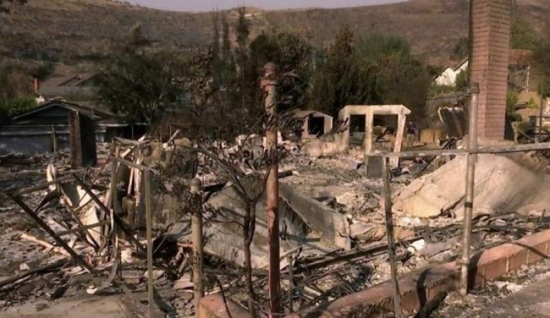 Στάχτη έχει γίνει η Καλοφόρνια – Πύρινες γλώσσες καταπίνουν τα πάντα