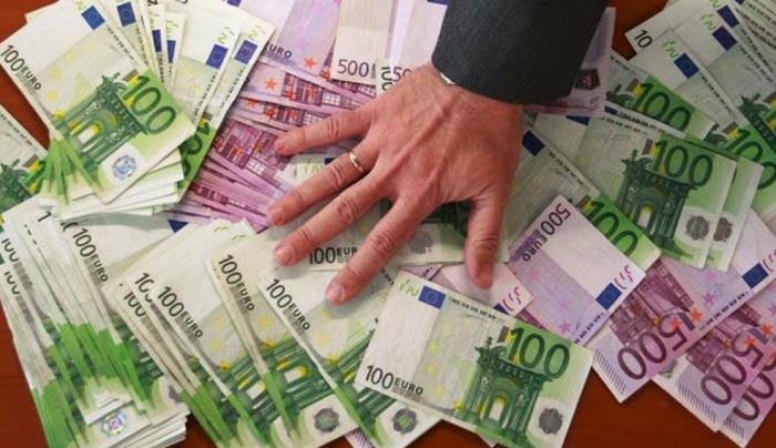 «Φρένο» στις κατασχέσεις καταθέσεων για χρέη προς το Δημόσιο