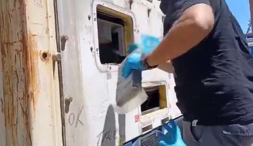 Περισσότερα από 17,5 κιλά κοκαΐνη στο λιμάνι του Πειραιά – Βρέθηκαν σε κοντέινερ