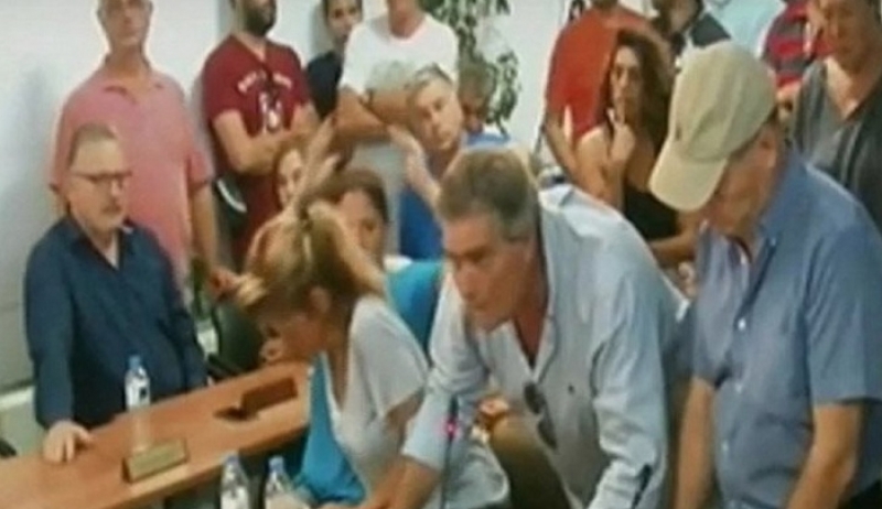 Ενταση στο ΔΣ Μαραθώνα - "Εκρηξη" κατά Ψινάκη -βίντεο