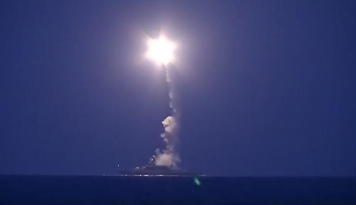 Ρωσικά πολεμικά εκτόξευσαν από την Κασπία 26 πυραύλους κατά του Ισλαμικού Κράτους στη Συρία (βίντεο)