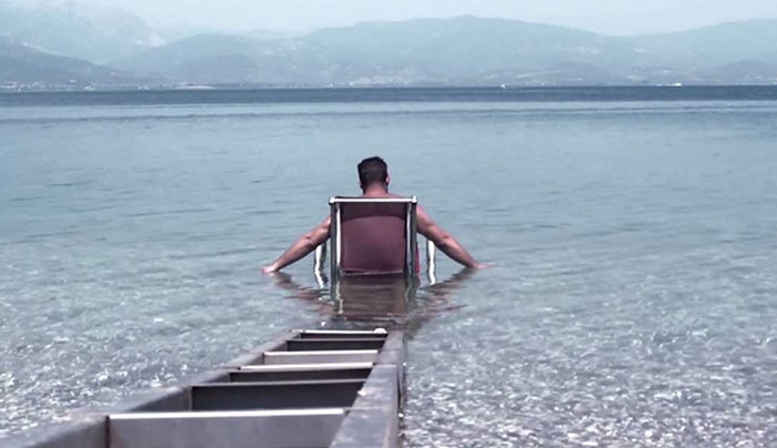 Η πρώτη παραλία στην Κρήτη στην οποία θα έχουν πρόσβαση άτομα με αναπηρία (Video)