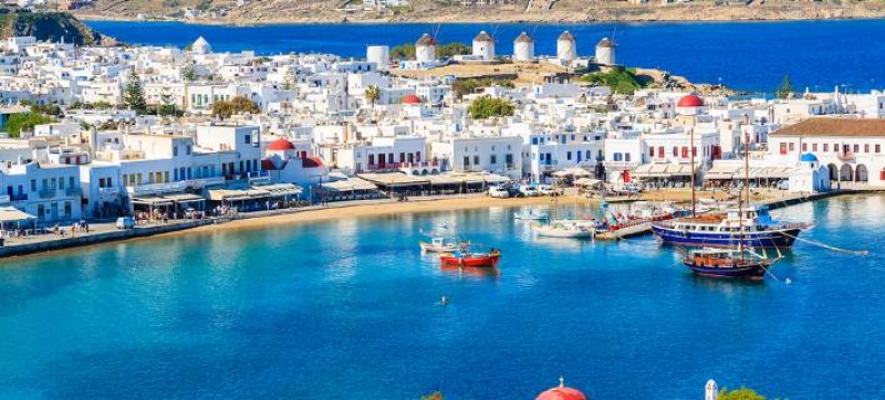 Ελεγκτές-«τουρίστες» ξεσκέπασαν κύκλωμα παράνομης μεταφοράς ταξιδιωτών στη Μύκονο