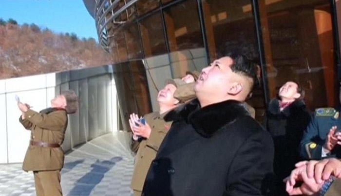 Η Βόρεια Κορέα εκτόξευσε πύραυλο αλλά εξερράγη αμέσως - Αποτυχημένη δοκιμή μετά την επίδειξη ισχύος