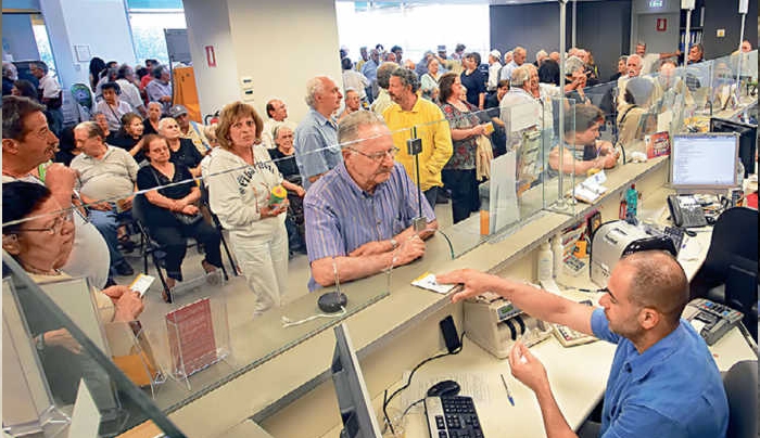 «Μαχαίρι» έως 38% σε 805.000 επικουρικές τον Σεπτέμβριο